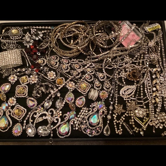 1 LB Vtg costume Jewelry Lot~ HIGH END Silver Gold, Pearls, Rhinestones Bling - Picture 7 of 9